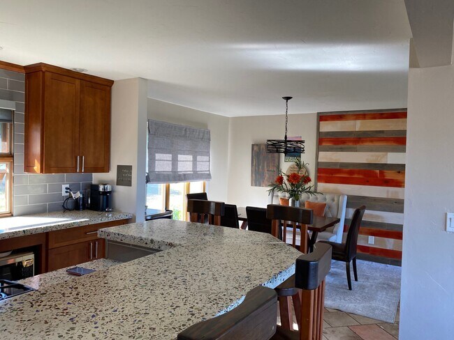 Building Photo - 128 Sunset Ridge