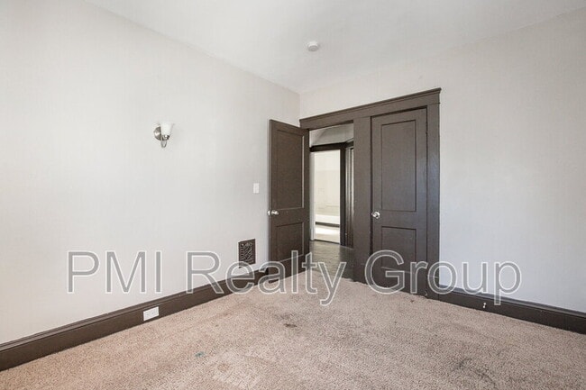 Building Photo - 476 E 108th St