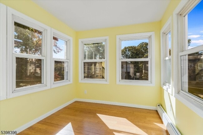 Building Photo - 46 James St