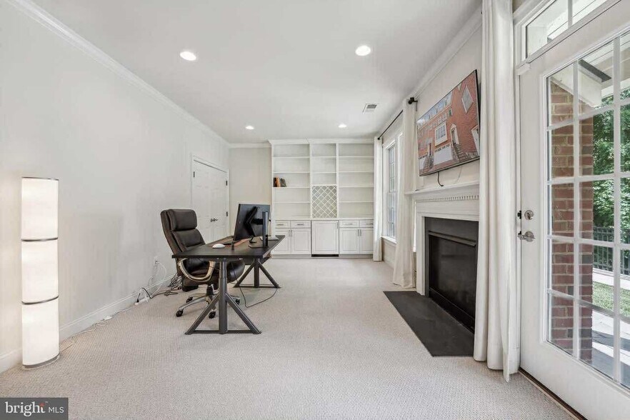 Building Photo - 10669 Yorktown Ct