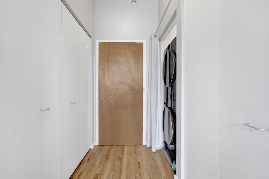 Building Photo - 630 N Franklin St