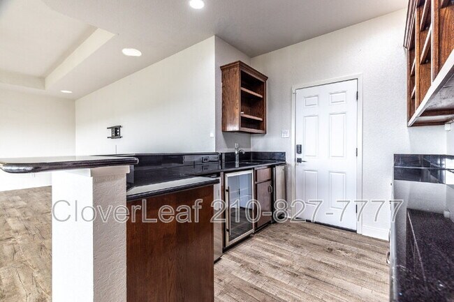 Building Photo - 335 Charon Point