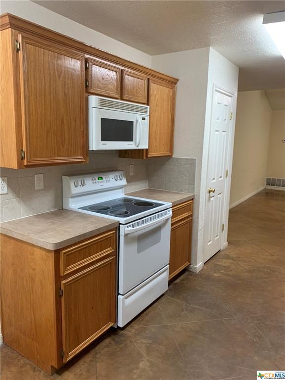 Building Photo - 1625 Pontotoc Trce