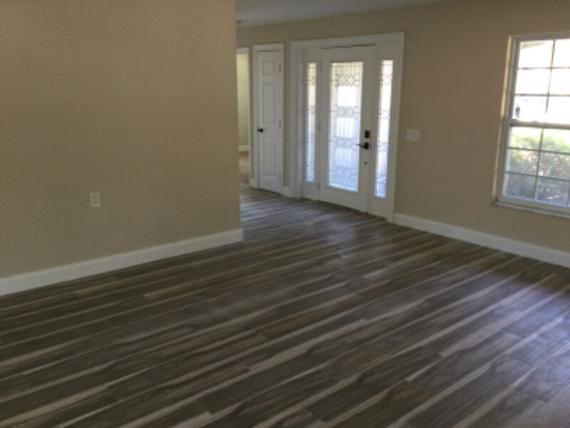 Building Photo - 3097 Crescent Dr