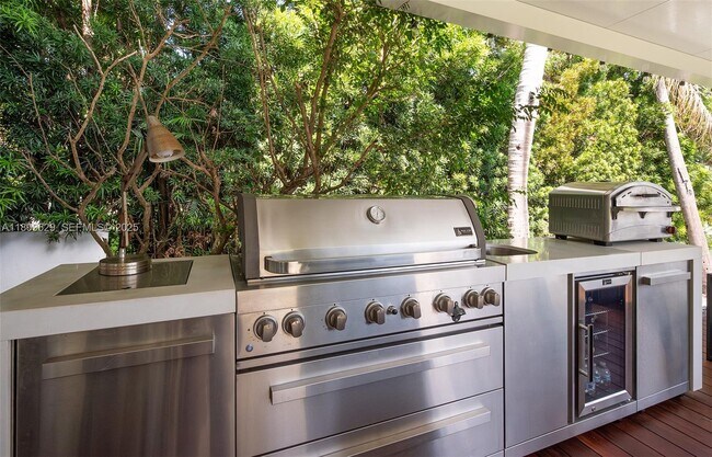 Building Photo - 201 Knollwood Dr