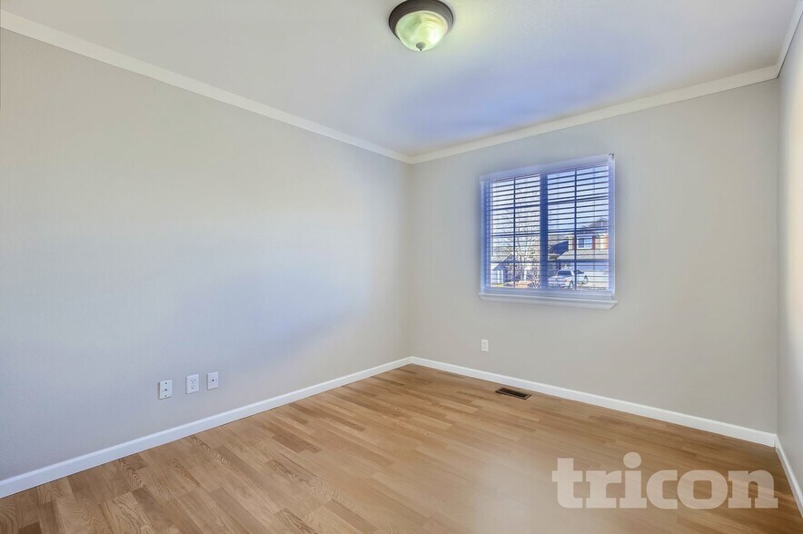 Building Photo - 1711 86th Ave