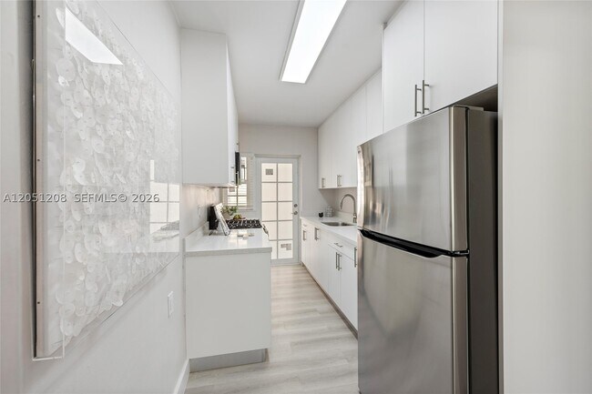 Building Photo - 2420 Flamingo Dr