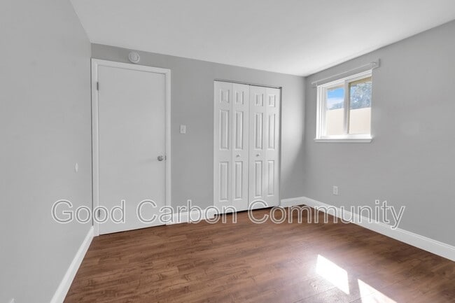 Building Photo - 5450 Creekside Ct