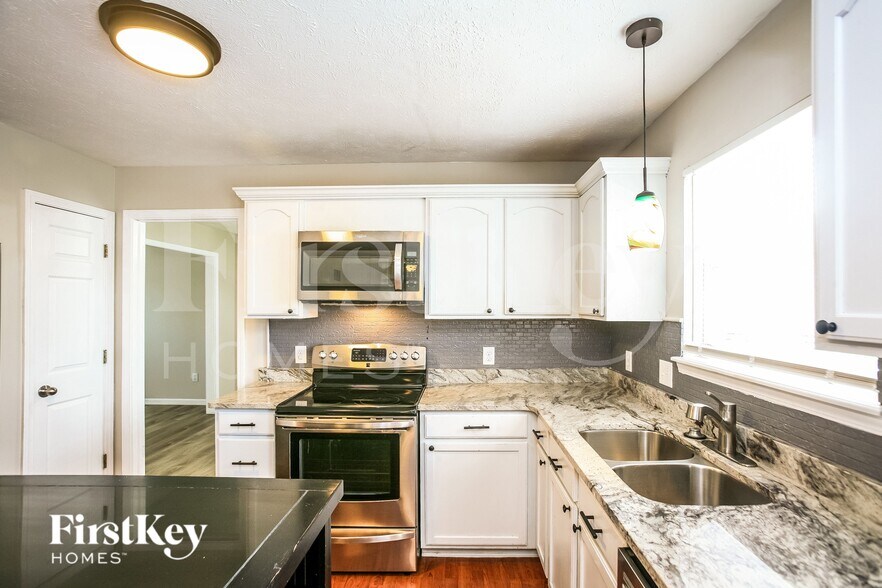 Building Photo - 8438 Aviva Ln