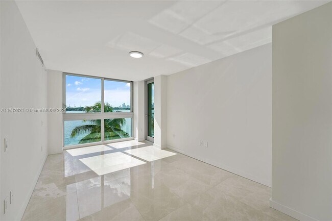 Building Photo - 1500 Bay Rd