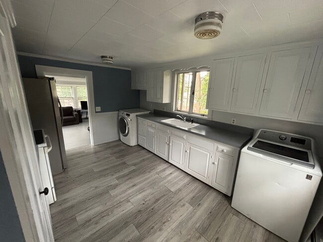 Building Photo - 58 Springhill Ave