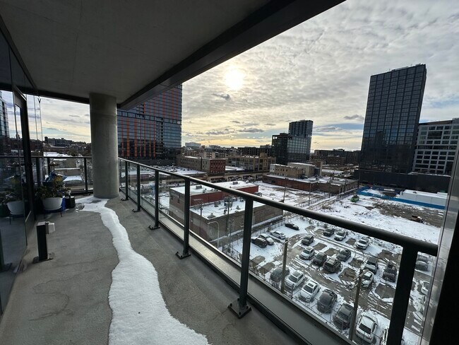 Building Photo - 225 N Elizabeth St