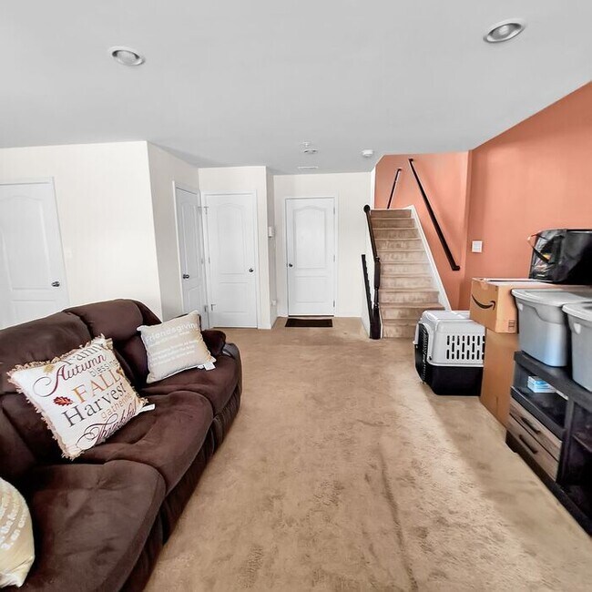 Building Photo - Stately End Unit 3-Level Townhome, 3 Bedro...