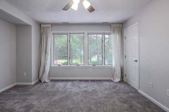 Building Photo - 78 Pointe Rok Dr