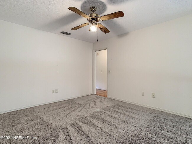 Building Photo - 16 Fox Valley Dr