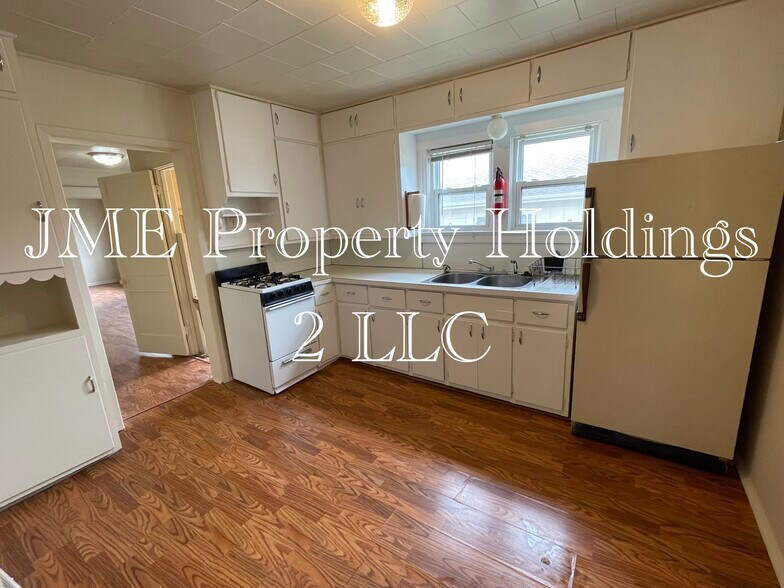 Building Photo - 113 W Young St