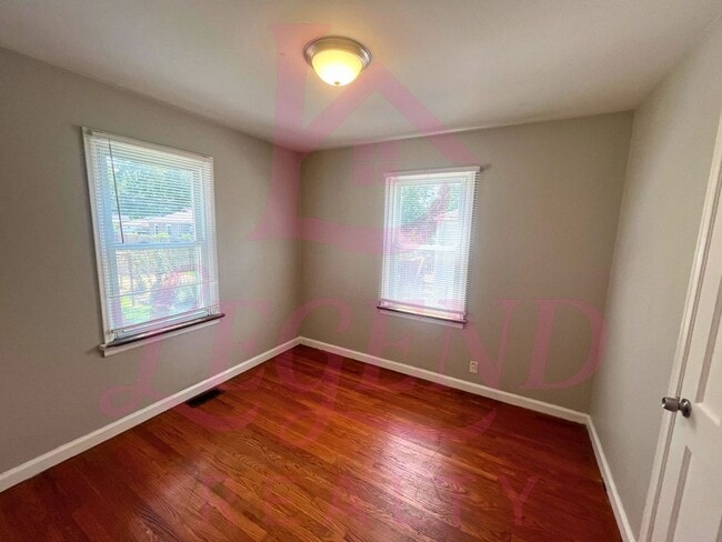 Building Photo - Charming 2-Bedroom Home with Bonus Room!