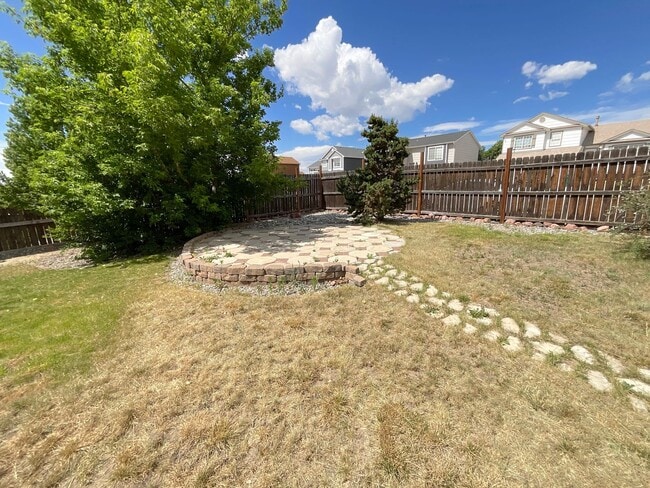 Building Photo - 4 Bedroom Home Available Near Peterson Rd & Constitution Ave!
