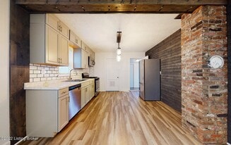 Building Photo - 834 W Whitney Ave