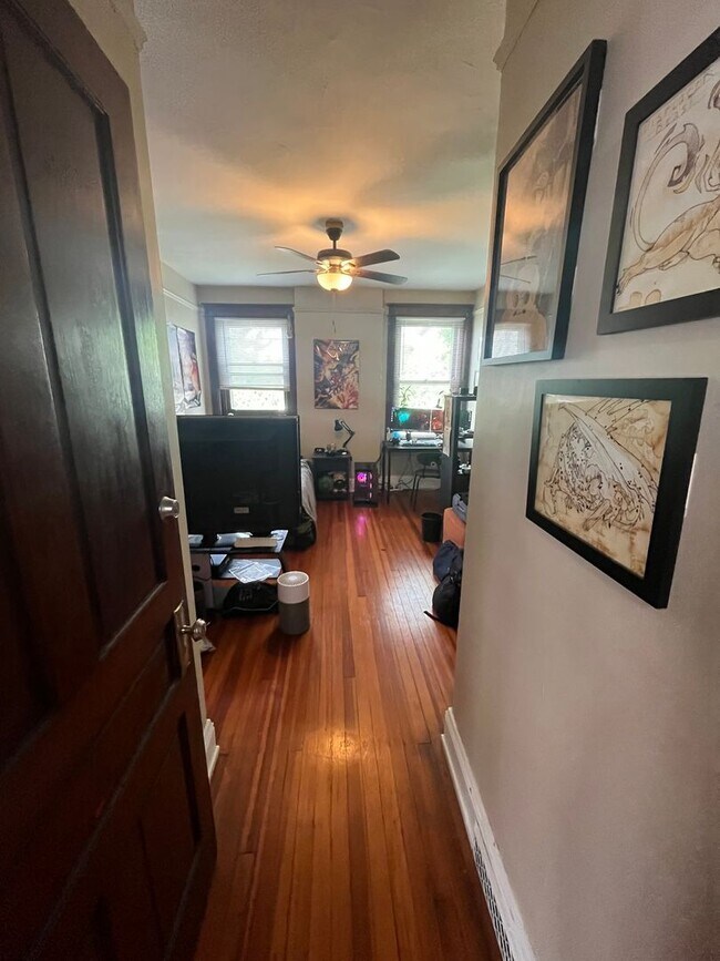 Building Photo - 2215 Victor St