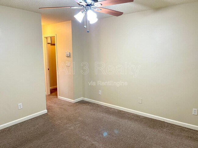 Building Photo - 132 Samanthas Way