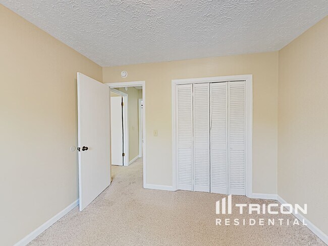 Building Photo - 414 Breezy Dr SW