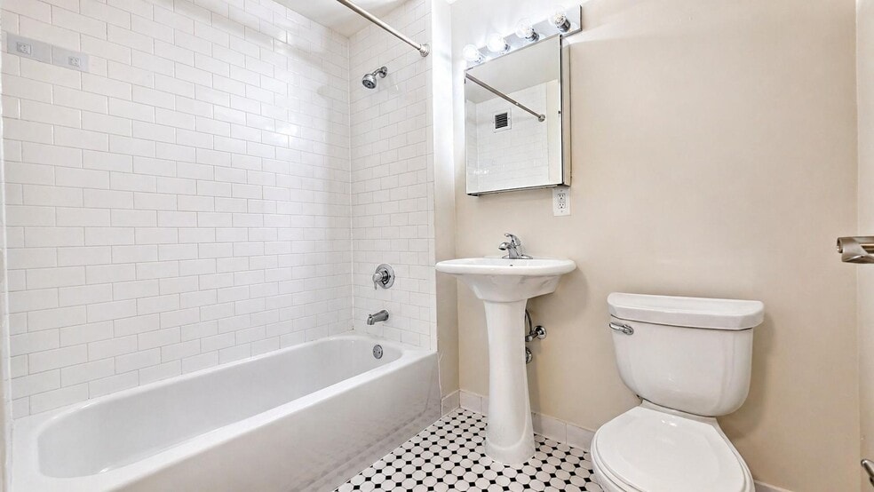 Building Photo - 323 W 96th St