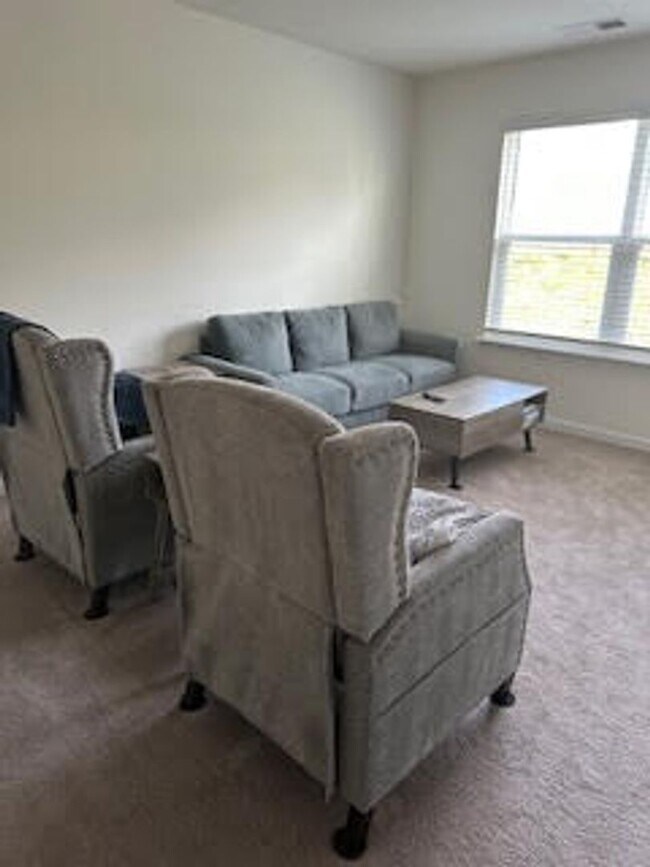 Building Photo - Knoxville 37932 - FULLY FURNISHED $3,300.0...