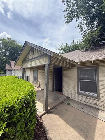 Building Photo - 1007 W Clarendon Dr