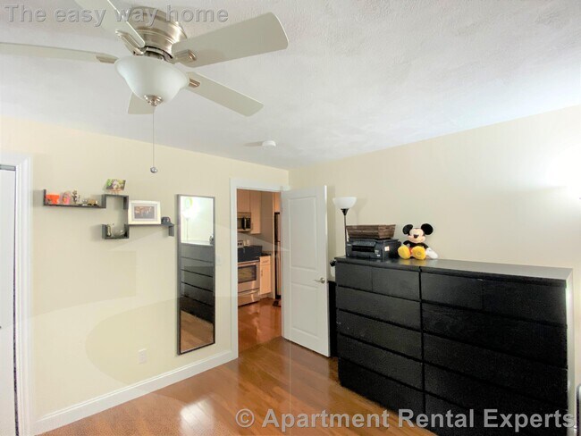 Building Photo - 6 Blair Pl