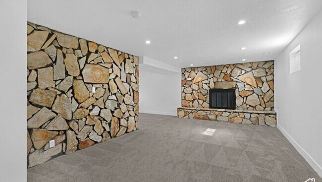 Building Photo - Honeyville 6955 N
