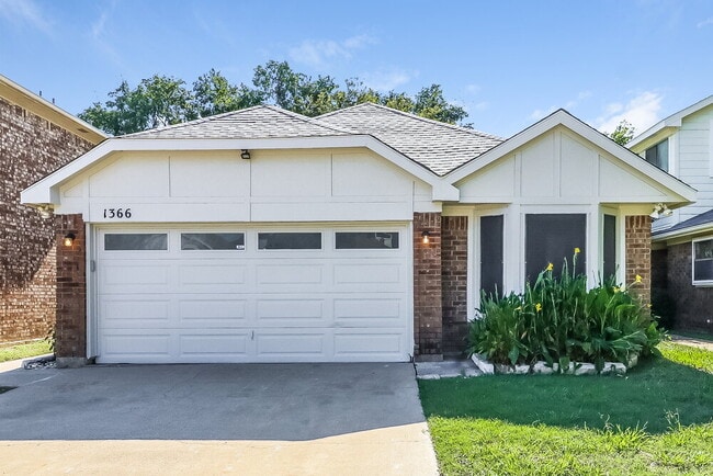 Primary Photo - 1366 Chinaberry Dr