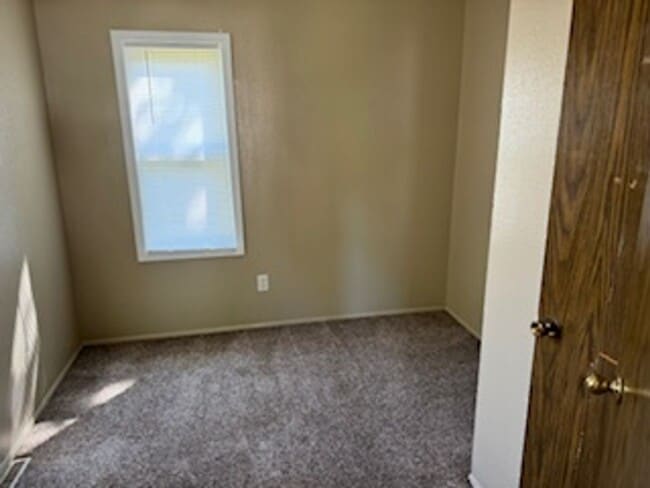 Building Photo - AVAILABLE NOW!