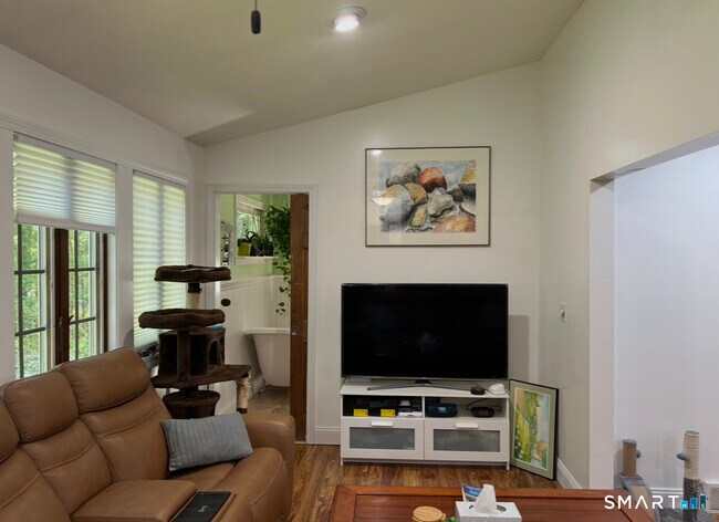 Building Photo - 16 Flak Ln