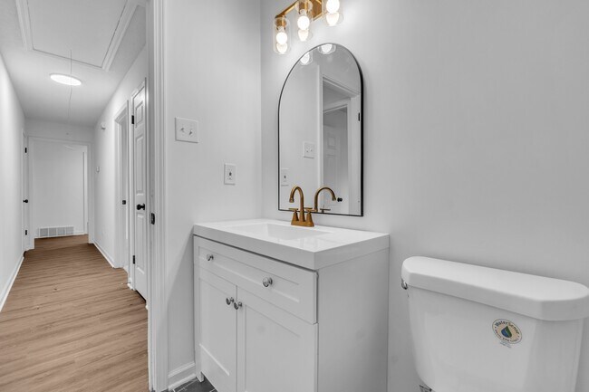 Building Photo - 8439 River Glen Dr