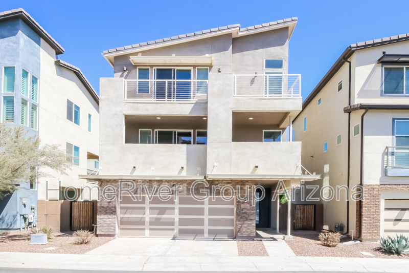 Primary Photo - 7024 W Corona Dr