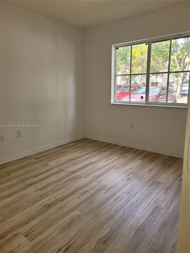 Building Photo - 2921 SE 13th Ave