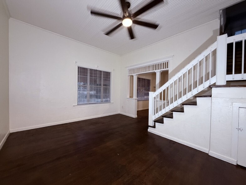 Building Photo - 402 NW 3rd Ave