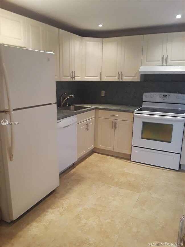 Building Photo - 3499 Oaks Way