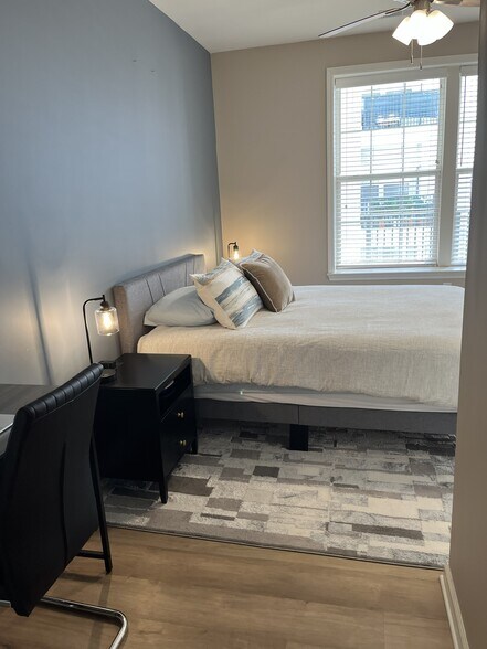 Building Photo - 27 Booth St