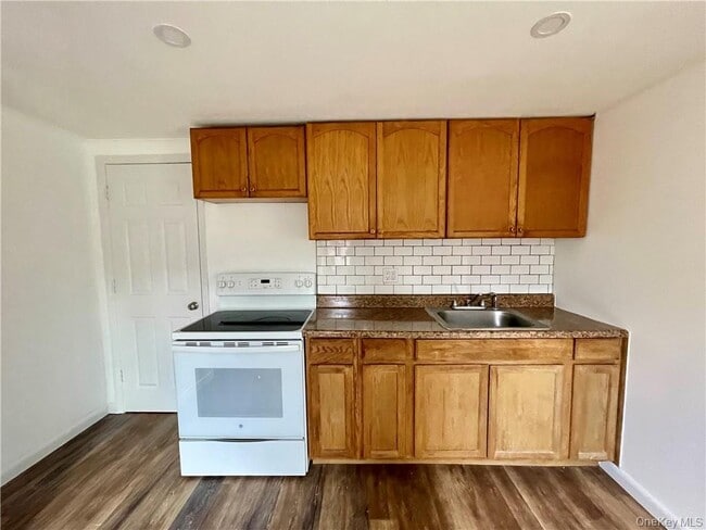 Building Photo - 5 Frances Dr