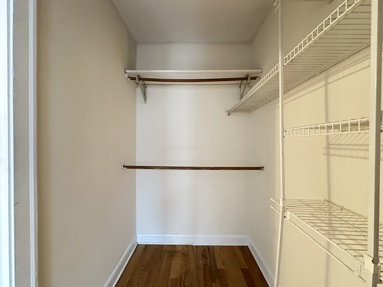 Building Photo - 2849 N Burling St