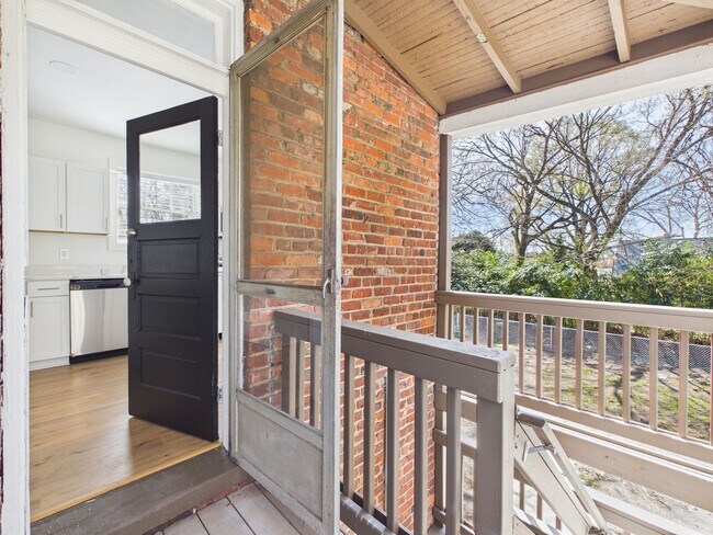 Building Photo - 1703 Oakdale Ave