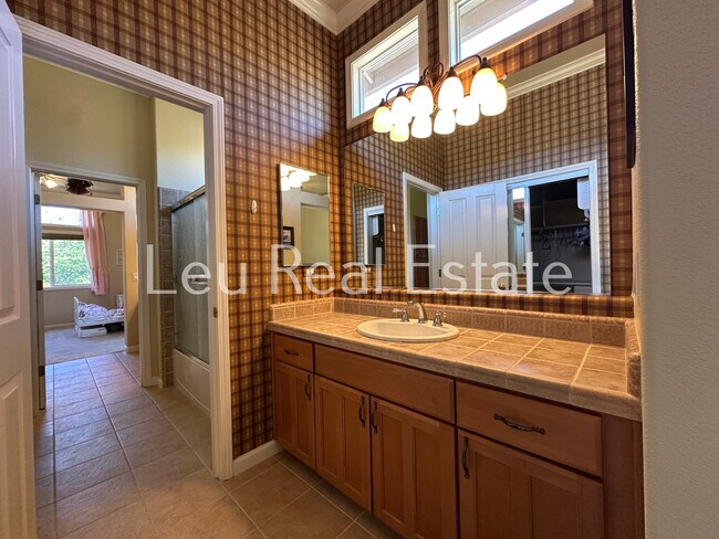 Building Photo - 131 Gage Ct