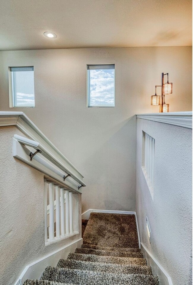 Building Photo - Westside area for Short or Long Term Rental (Completely Furnished) Beautiful 3 bed/2.5 baths plus...