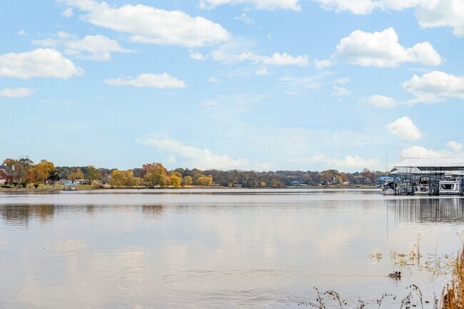 Building Photo - 200 Sanders Ferry Rd