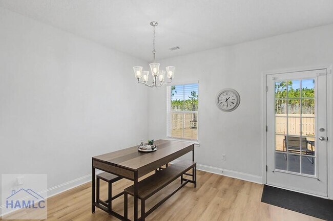 Building Photo - 413 Mcclelland Lp NE