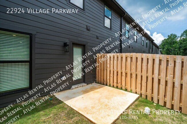 Building Photo - 22924 Village Pkwy
