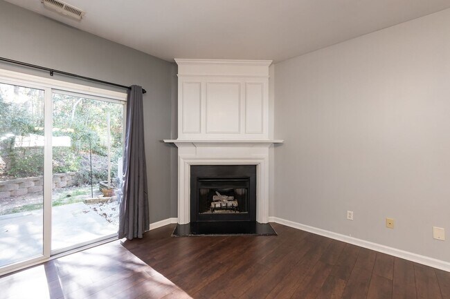 Building Photo - Beautifully Maintained 3 Bedroom Home!