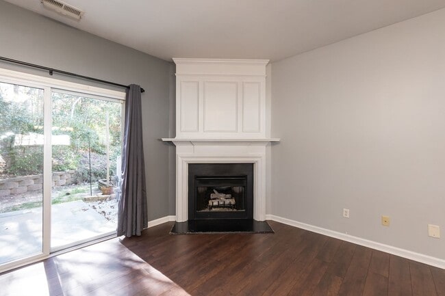 Building Photo - Beautifully Maintained Home!